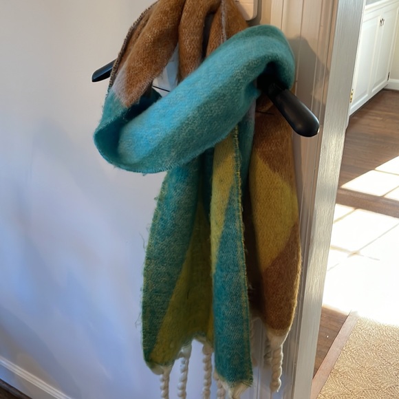 Scarf - Picture 2 of 4